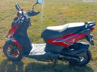 scooter-sym-crox-rouge-et-noir