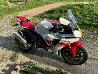 yamaha-r1-60th-anniversaire-2023