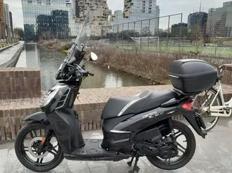 malaguti-centro-piaggio-4-takt-inruil-vespa-sprint-scooters-piaggio-marktplaats