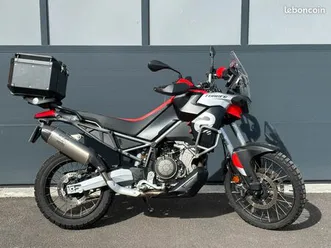 aprilia-tuareg-660-silencieux-sc-project-et-top-case