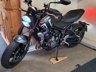 triumph-trident-660-quickshifter-mattschwarz-erst-2212km