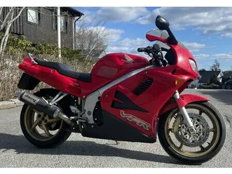 honda-vfr750f-rc36-ii