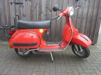 vespa-px-200-e-alt-1-hand