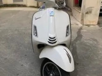 piaggio-vespa-300-gts-hpe-2023