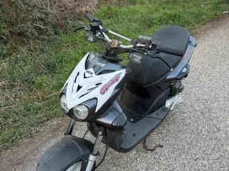 mbk-stunt-naked-yamaha-slider-50