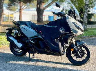 honda-adv-350-1er-main-garantie-constructeur-01-05-2029-tablier-de-protection