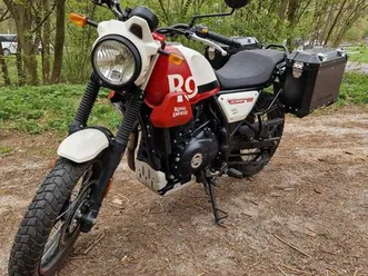 royal-enfield-scram-411-mit-koffer