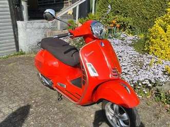 piaggio-vespa-gts-300