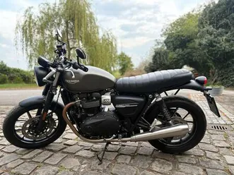 triumph street twin