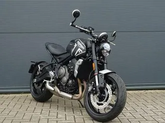 triumph-trident-660-2021-zgan-quickshift-led-abs-mat-zwart-motoren-triumph-marktplaa
