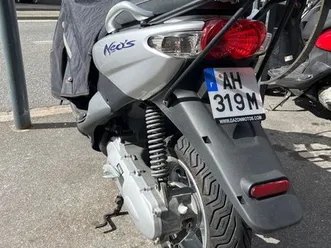 scooter-yamaha-neons