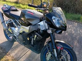 aprilia-rsv-1000-tuono