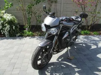 triumph-street-triple-rs