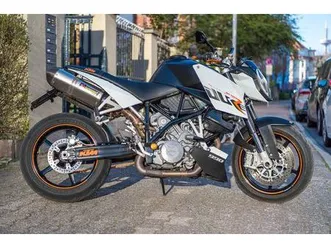 ktm-990-super-duke-weiss-im-r-design-akrapovic-rizoma