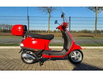vespa-lx-50-4t-topcase-windschild-helm
