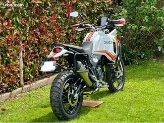 ducati-desert-x-bien-equipee