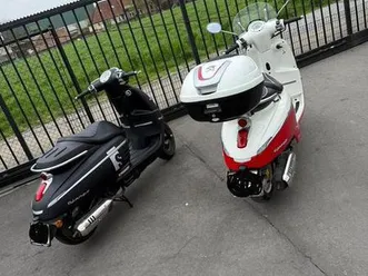 twee-peugeot-django-125-cc-zo-goed-als-nieuw