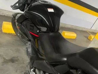 moto-gixxer-negra-naked-modelo-2023-sin-multas-con-soat