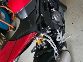 triumph-speed-triple-1200-rr