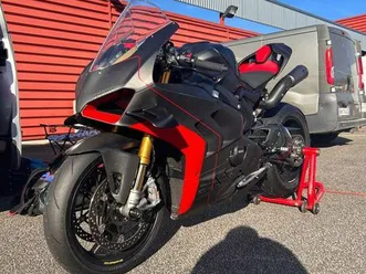 ducati-panigale-v4s-2023