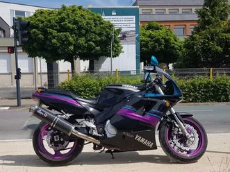 moto-yamaha-fzr