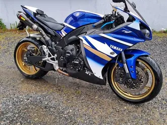 yamah-r1-cross-plane-marc-garcia