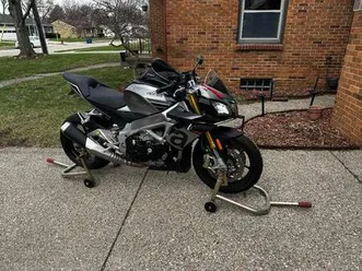 2016-aprilia-tuono-v4-1100rr-trailer