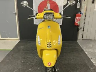 vespa-sprint-125-2022-125-cm3-scooter-4-980-km-jaune-75014-paris-14