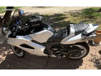 honda-vfr-800-vtec