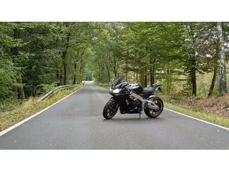 aprilia-rsv4-factory-bastler-olverlust-aussen