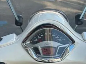 piaggio-vespa-300-gts-2015