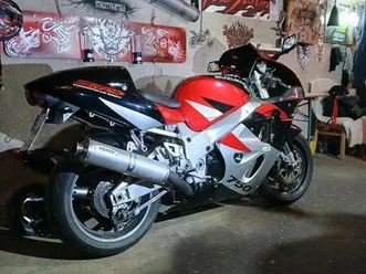 suzuki-gsx-r-750-srad-98'er-einspritzer-top-zustand-schnappchen