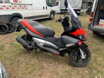 aprilia-sr-max-300