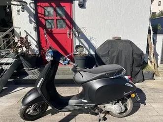 schone-vespa-primavera-50s-in-matt-schwarz