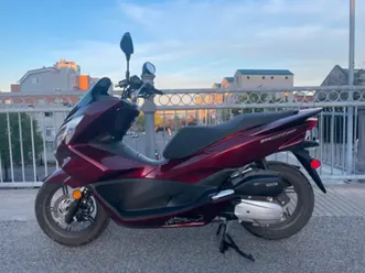 2015-honda-pcx-150-candy-noble-red