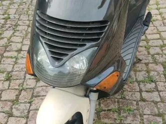 aprilia-sr-150-leonardo