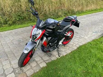 um-x-street-125rs
