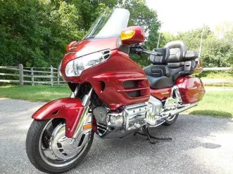 2001-honda-goldwing-gl1800-illusion-red-in-excellent-condition