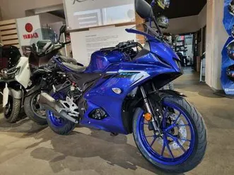yamaha-yzf-r125-skladem-modra-i-cerna-b-zaruka-3-roky