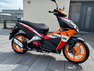 honda-nsc50r-repsol-neuwertig-mit-viel-zubehor