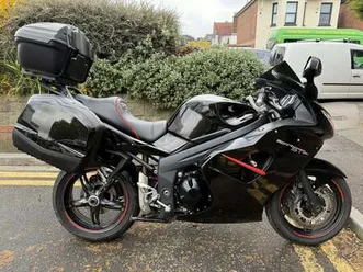 triumph-sprint-st-1050-2011