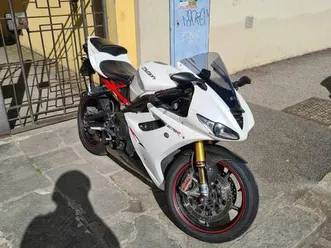 vendo-triumph-daytona-675-r-2010-12-usata-a-firenze-codice-9702767-moto-it