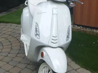 vespa-sprint-2022-justin-bieber-tout-blanc