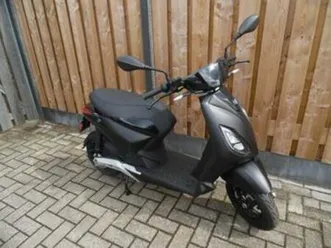 aktie-piaggio-one-45km-nieuw-2025-0-km-scooters-piaggio-marktplaats