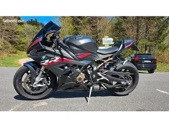 s1000rr-gris-et-carbone-10-2021-leve-moto-central-housse-et-train-de-scv3-offerts