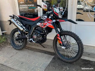 aprilia-125-rx-etat-neuf-740-kms-seulement