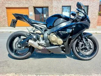 honda-cbr-1000-rr-2009-full-black