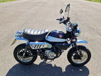 honda-z125ma-monkey-bike-in-black-white-learner-legal