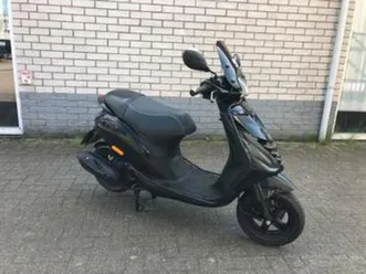 zeer-nette-piaggio-zip-sp-45km-brom-black-on-black-80cc-bj20-scooters-piaggio-marktp