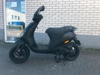 de-dikste-piaggio-zip-sp-45km-4t-mat-black-bj2015-9000km-sp-scooters-piaggio-marktpl